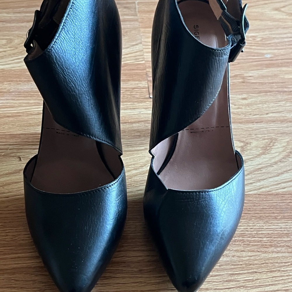 Sigerson Morrison black leather heels made in Italy size 7.5